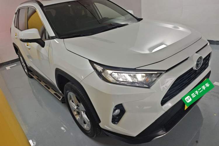 Used Toyota RAV4 2021 2.0L CVT Two-Wheel Drive Fashion PLUS Edition Front Right 45 Deg