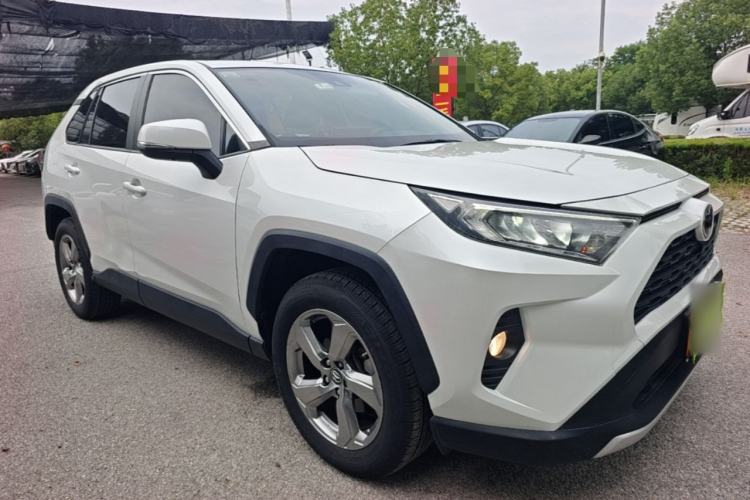 Used Toyota RAV4 2021 2.0L CVT Two-Wheel Drive Fashion Edition Front Right 45 Deg