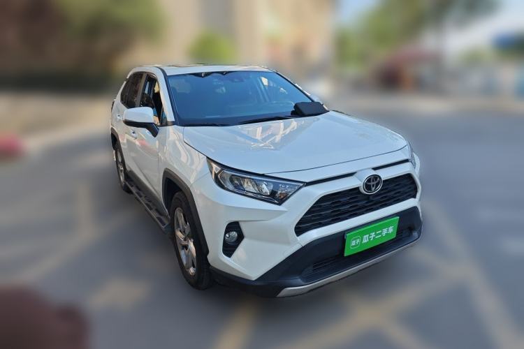 Used Toyota RAV4 2021 2.0L CVT Two-Wheel Drive Fashion Edition Front Right 45 Deg