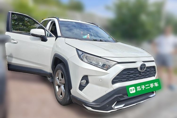 Used Toyota RAV4 2021 2.0L CVT Two-Wheel Drive Fashion PLUS Edition Front Right 45 Deg