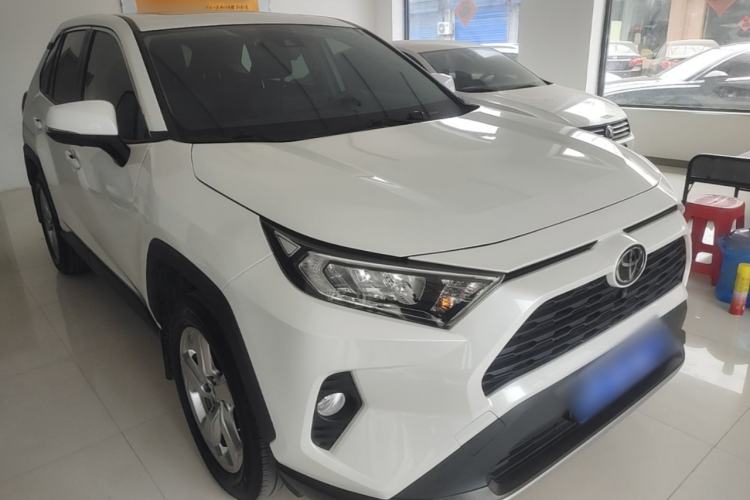Used Toyota RAV4 2021 2.0L CVT Two-Wheel Drive Fashion PLUS Edition Front Right 45 Deg