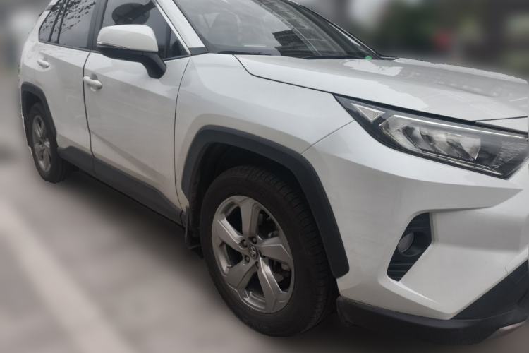 Used Toyota RAV4 2021 2.0L CVT Two-Wheel Drive Fashion Edition Front Right 45 Deg