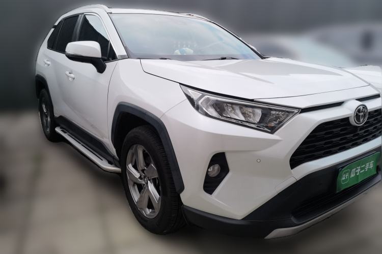 Used Toyota RAV4 2021 2.0L CVT 4x4 Style PLUS Edition Front Right 45 Deg