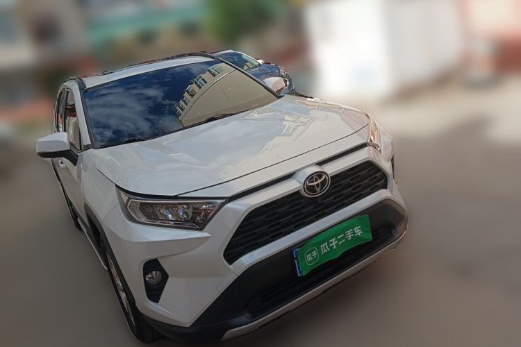 Used Toyota RAV4 2021 2.0L CVT Two-Wheel Drive Fashion Edition Front Right 45 Deg