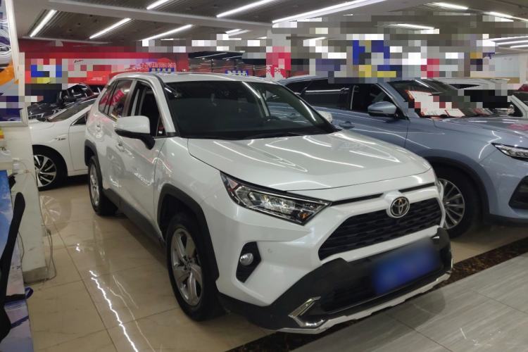 Used Toyota RAV4 2021 2.0L CVT Two-Wheel Drive Fashion Edition Front Right 45 Deg