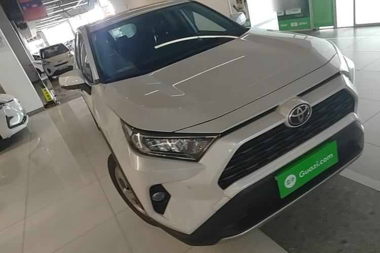 Used Toyota RAV4 2021 2.0L CVT Two-Wheel Drive Fashion PLUS Edition Front Right 45 Deg