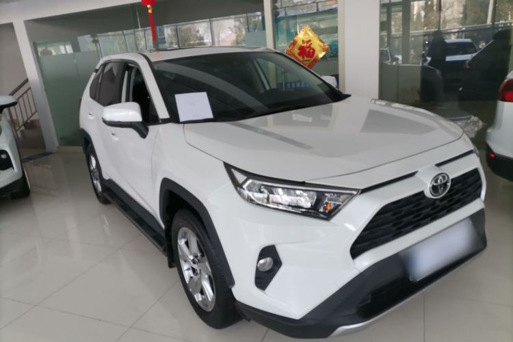 Used Toyota RAV4 2021 2.0L CVT 4x4 Style PLUS Edition Front Right 45 Deg