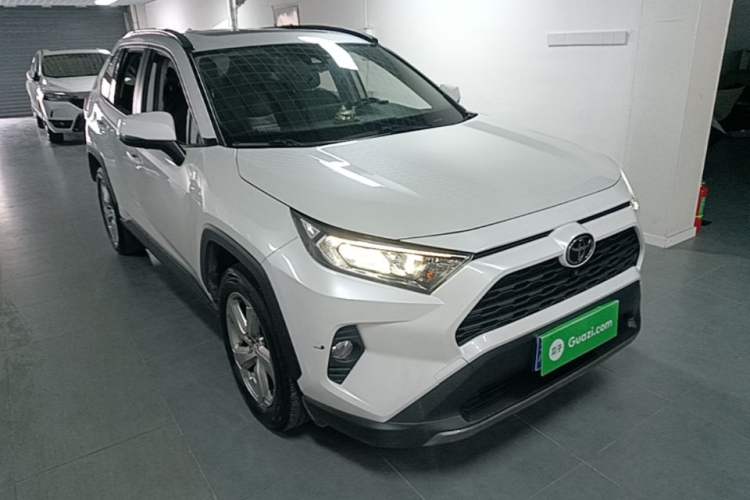 Used Toyota RAV4 2021 2.0L CVT Two-Wheel Drive Fashion PLUS Edition Front Right 45 Deg
