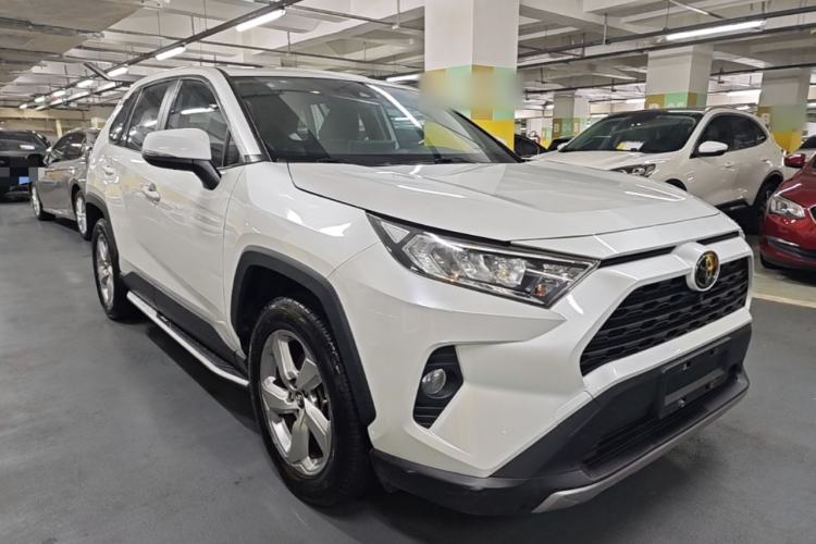 Used Toyota RAV4 2021 2.0L CVT Two-Wheel Drive Fashion Edition Front Right 45 Deg
