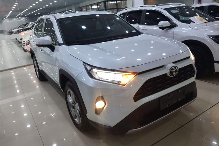 Used Toyota RAV4 2021 2.0L CVT Two-Wheel Drive Fashion PLUS Edition Front Right 45 Deg