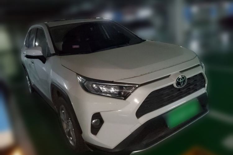 Used Toyota RAV4 2021 2.0L CVT Two-Wheel Drive Fashion Edition Front Right 45 Deg
