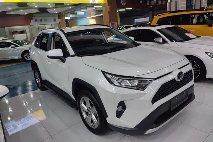 Used Toyota RAV4 2021 2.0L CVT Two-Wheel Drive Fashion PLUS Edition Front Right 45 Deg