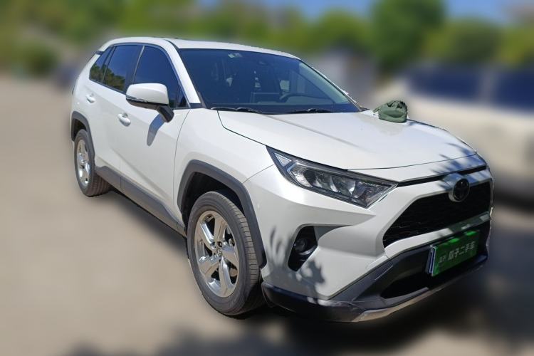 Used Toyota RAV4 2021 2.0L CVT Two-Wheel Drive Fashion Edition Front Right 45 Deg