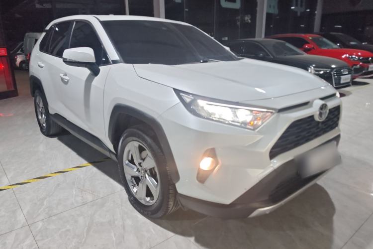 Used Toyota RAV4 2021 2.0L CVT Two-Wheel Drive Fashion Edition Front Right 45 Deg