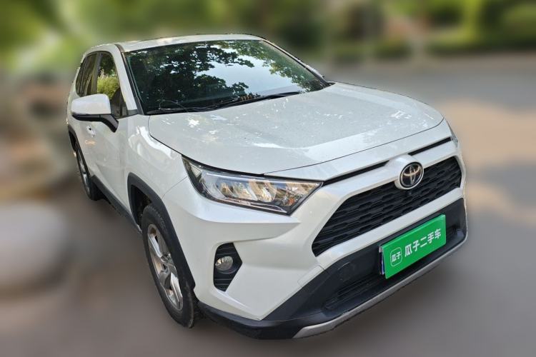 Used Toyota RAV4 2021 2.0L CVT Two-Wheel Drive Fashion Edition Front Right 45 Deg