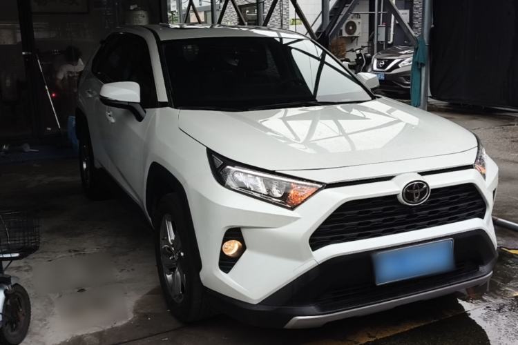 Used Toyota RAV4 2021 2.0L CVT Two-Wheel Drive Fashion PLUS Edition Front Right 45 Deg