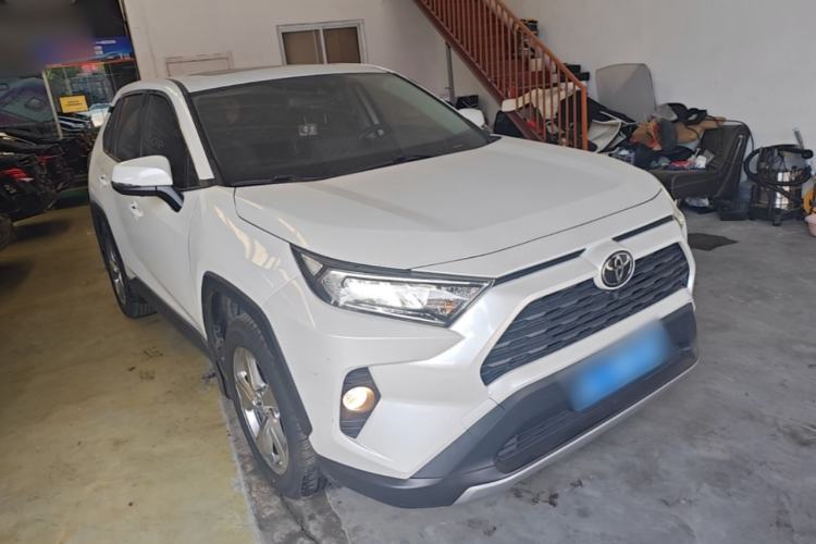 Used Toyota RAV4 2021 2.0L CVT Two-Wheel Drive Fashion PLUS Edition Front Right 45 Deg
