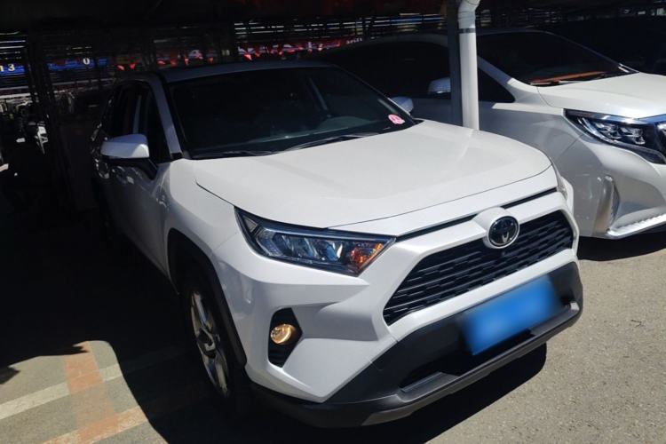 Used Toyota RAV4 2021 2.0L CVT Two-Wheel Drive Fashion Edition Front Right 45 Deg