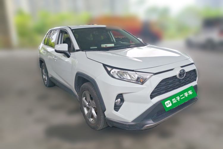 Used Toyota RAV4 2021 2.0L CVT Two-Wheel Drive Fashion Edition Front Right 45 Deg