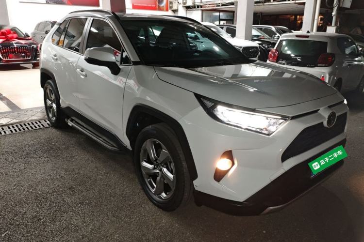 Used Toyota RAV4 2021 2.0L CVT Two-Wheel Drive Fashion Edition Front Right 45 Deg
