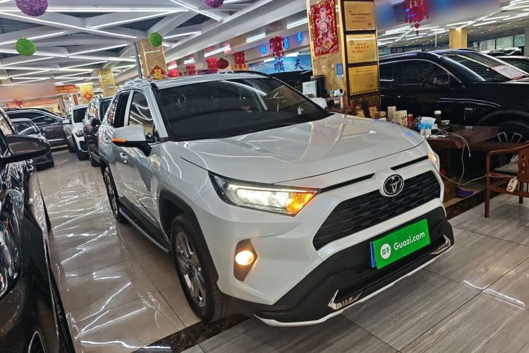 Used Toyota RAV4 2021 2.0L CVT 4x4 Style PLUS Edition Front Right 45 Deg