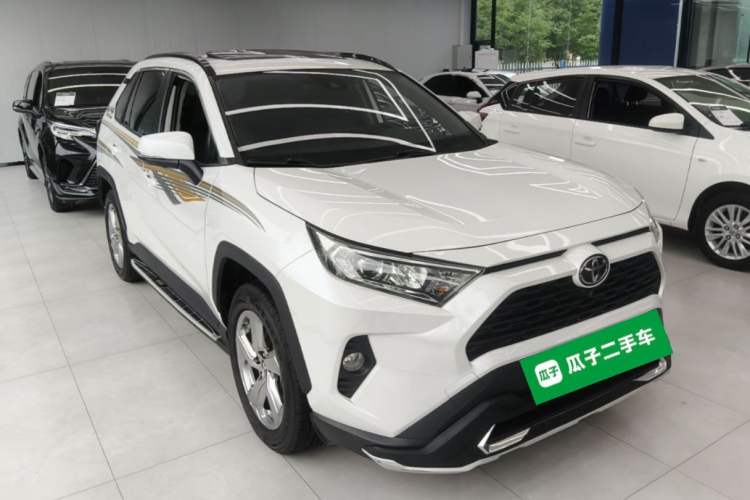 Used Toyota RAV4 2021 2.0L CVT Two-Wheel Drive Fashion PLUS Edition Front Right 45 Deg