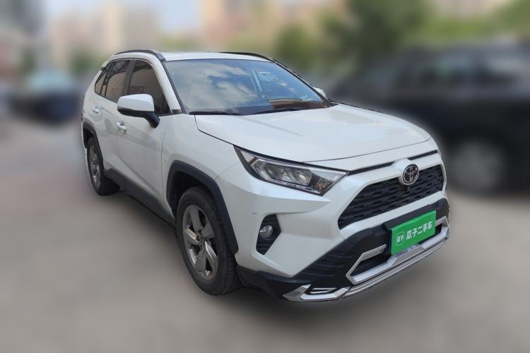Used Toyota RAV4 2021 2.0L CVT Two-Wheel Drive Fashion Edition Front Right 45 Deg