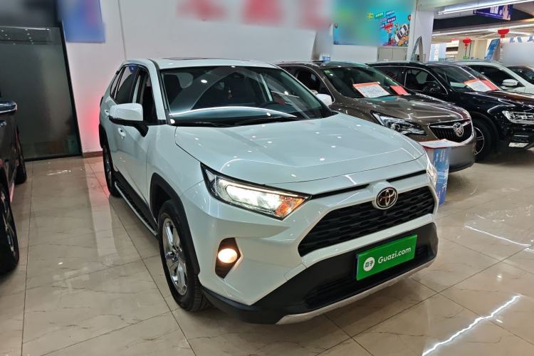Used Toyota RAV4 2021 2.0L CVT Two-Wheel Drive Fashion Edition Front Right 45 Deg