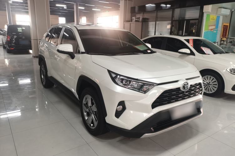 Used Toyota RAV4 2021 2.0L CVT 4x4 Style PLUS Edition Front Right 45 Deg