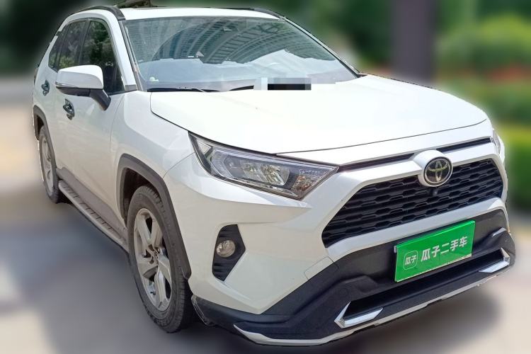 Used Toyota RAV4 2021 2.0L CVT Two-Wheel Drive Fashion Edition Front Right 45 Deg
