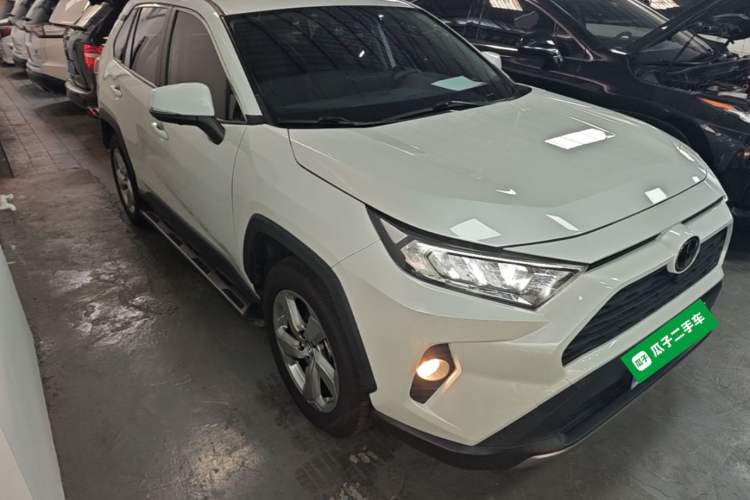 Used Toyota RAV4 2021 2.0L CVT Two-Wheel Drive Fashion PLUS Edition Front Right 45 Deg
