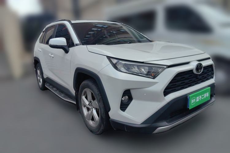Used Toyota RAV4 2021 2.0L CVT Two-Wheel Drive Fashion PLUS Edition Front Right 45 Deg
