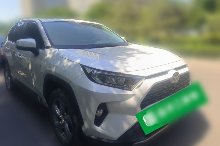 Used Toyota RAV4 2021 2.0L CVT Two-Wheel Drive Fashion PLUS Edition Front Right 45 Deg