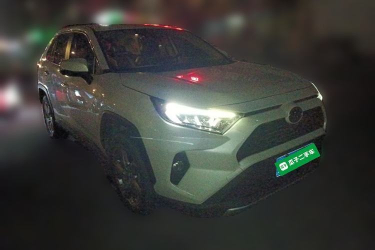 Used Toyota RAV4 2021 2.0L CVT Two-Wheel Drive Fashion Edition Front Right 45 Deg