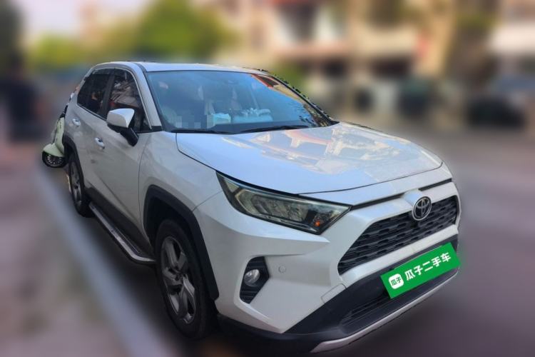 Used Toyota RAV4 2021 2.0L CVT Two-Wheel Drive Fashion PLUS Edition Front Right 45 Deg