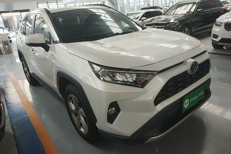 Used Toyota RAV4 2021 2.0L CVT Two-Wheel Drive Fashion PLUS Edition Front Right 45 Deg