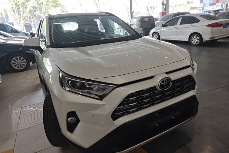 Used Toyota RAV4 2021 2.0L CVT Four-Wheel Drive Premium Edition Front Right 45 Deg