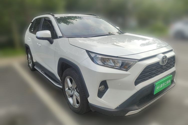 Used Toyota RAV4 2021 2.0L CVT Two-Wheel Drive Fashion PLUS Edition Front Right 45 Deg