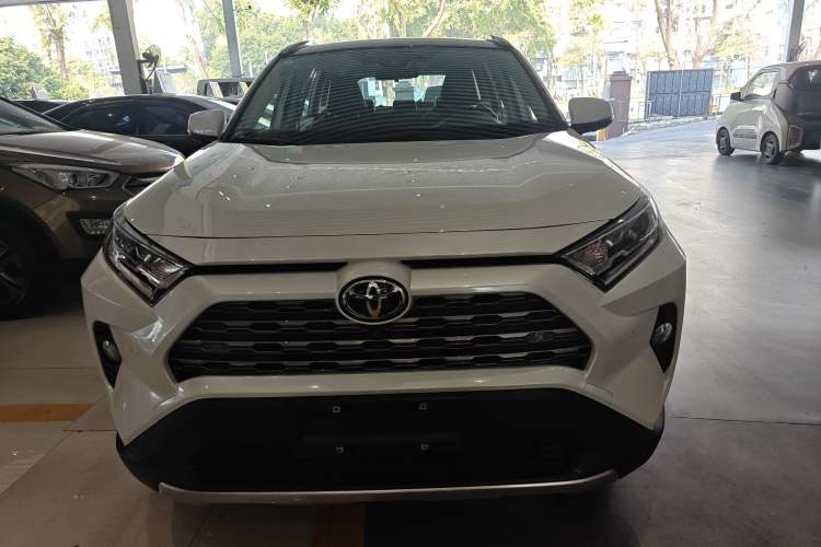 Used Toyota RAV4 2021 2.0L CVT Four-Wheel Drive Premium Edition Front