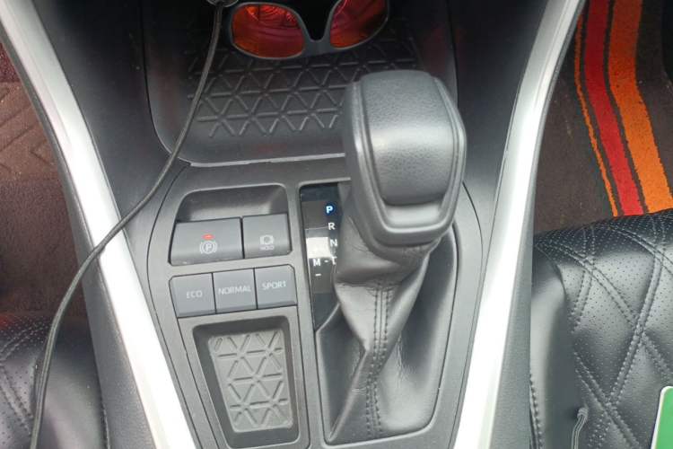 Used Toyota RAV4 2021 2.0L CVT Two-Wheel Drive Urban Edition Gear Lever
