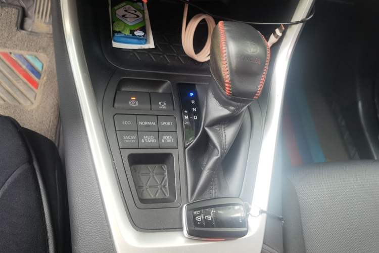 Used Toyota RAV4 2021 2.0L CVT 4x4 Trend Edition Gear Lever