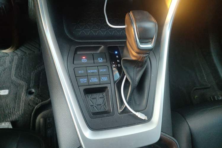Used Toyota RAV4 2021 2.0L CVT 4x4 Style PLUS Edition Gear Lever