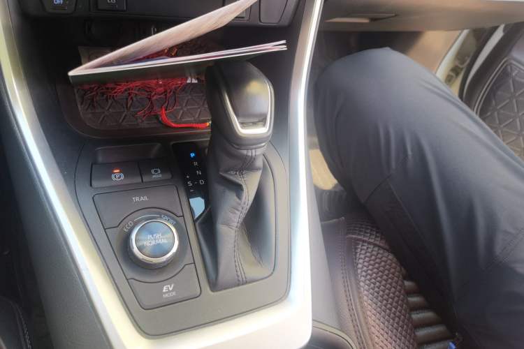 Used Toyota RAV4 2021 Dual-Engine 2.5L E-CVT Four-Wheel Drive Flagship Edition Gear Lever