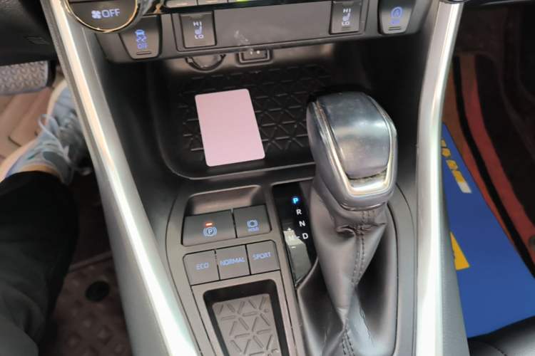 Used Toyota RAV4 2021 2.0L CVT Two-Wheel Drive Fashion PLUS Edition Gear Lever