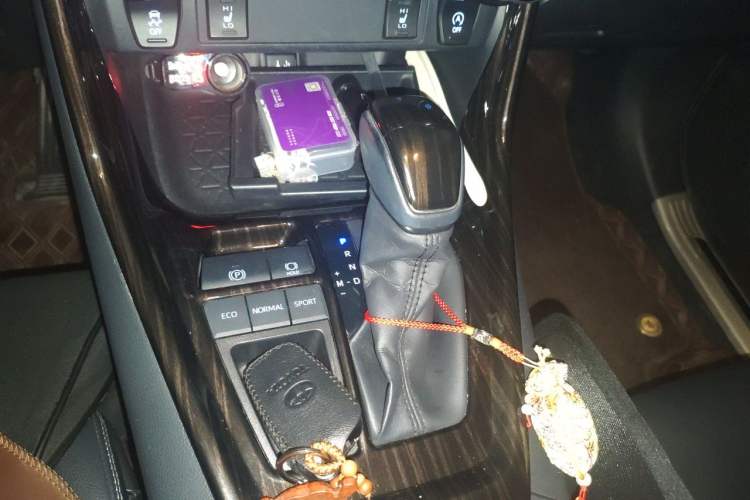 Used Toyota RAV4 2021 2.0L CVT Two-Wheel Drive Fashion PLUS Edition Gear Lever