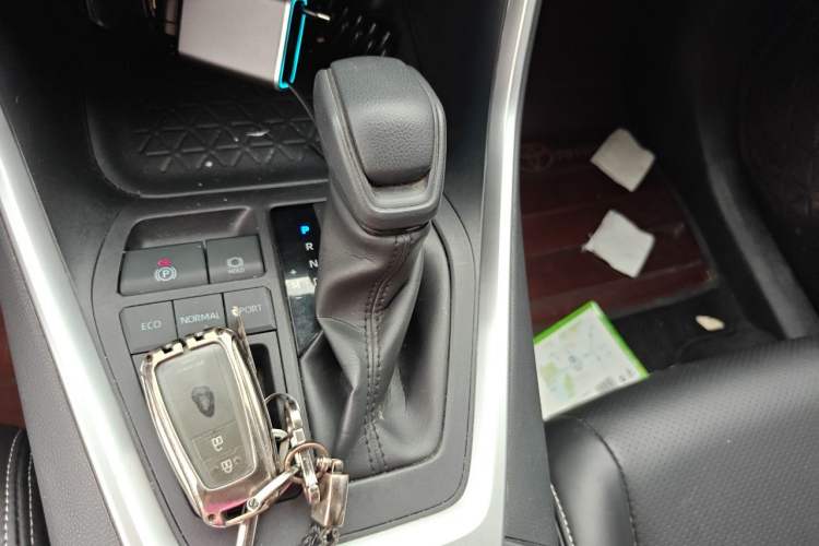 Used Toyota RAV4 2021 2.0L CVT Two-Wheel Drive Fashion Edition Gear Lever