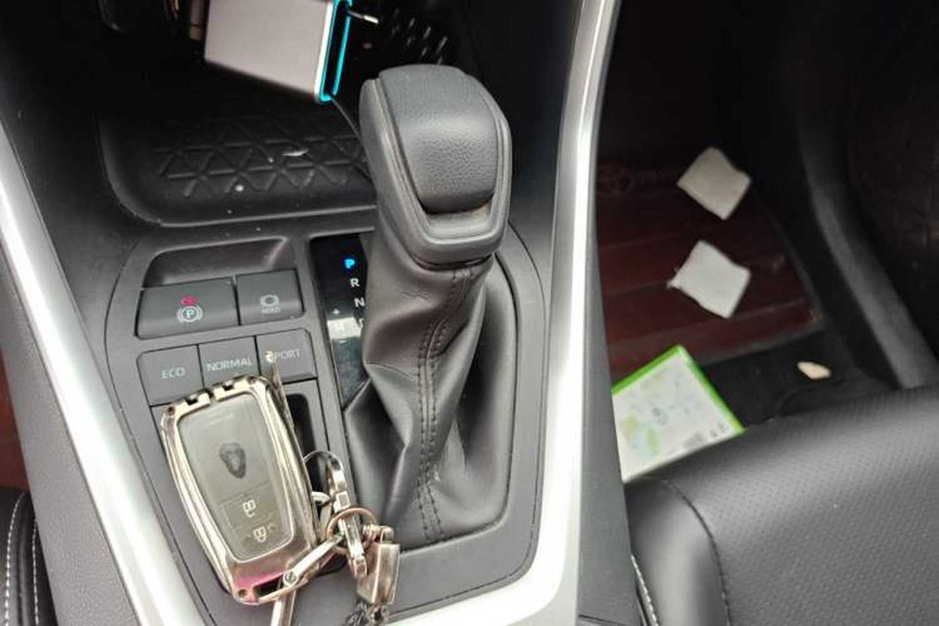 Used Toyota RAV4 2021 2.0L CVT Two-Wheel Drive Fashion Edition Gear Lever