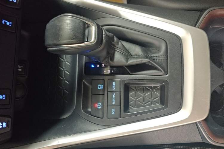 Used Toyota RAV4 2021 2.0L CVT Two-Wheel Drive Fashion PLUS Edition Gear Lever