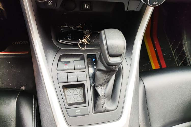 Used Toyota RAV4 2021 Dual-Engine 2.5L E-CVT Two-Wheel Drive Elite Edition Gear Lever