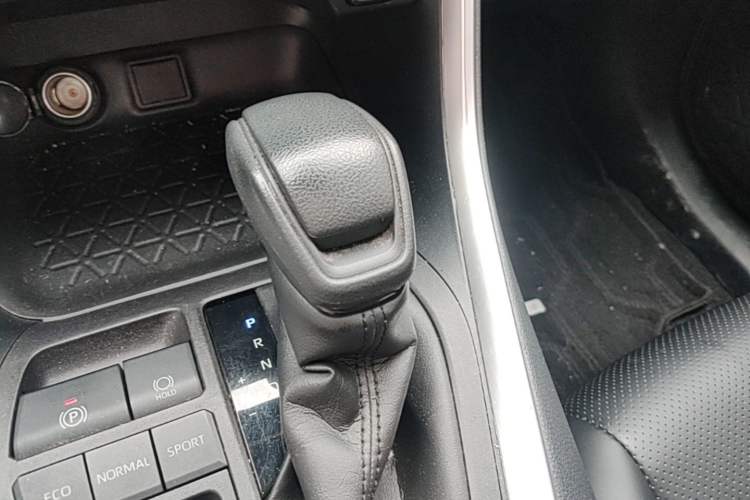 Used Toyota RAV4 2021 2.0L CVT Two-Wheel Drive Urban Edition Gear Lever